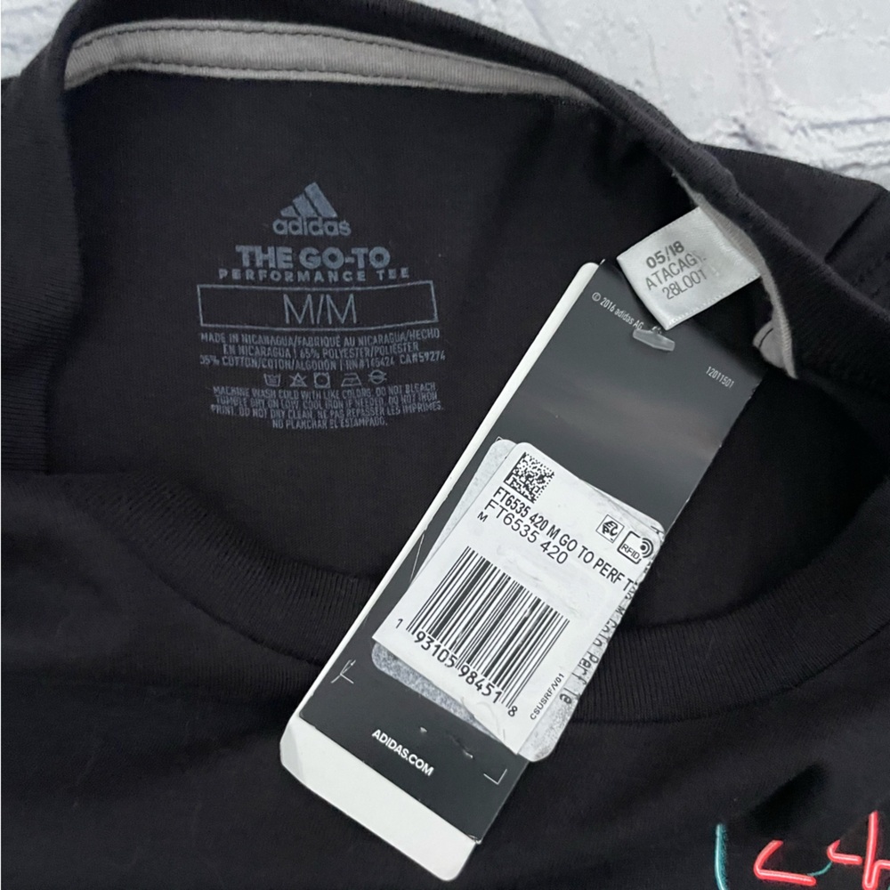 Mens Adidas Black The Go To Performance Short Sleeve Tee - Picture 4 of 4
